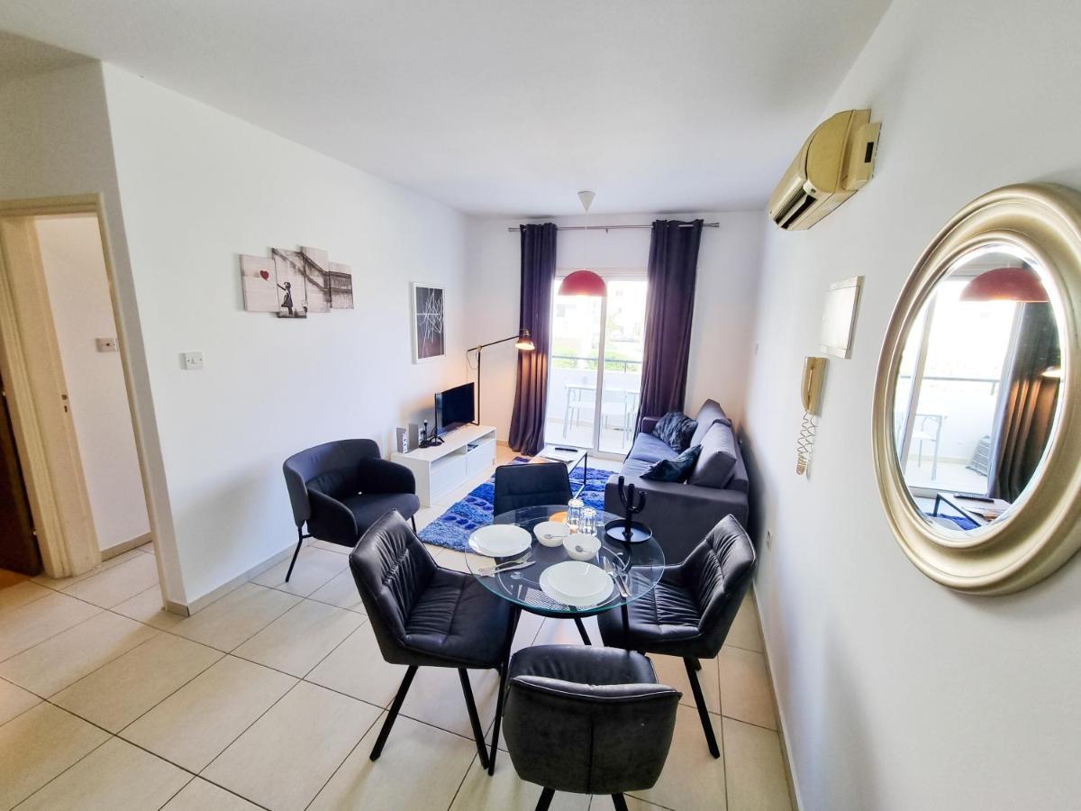Seaside Heaven Apartment With Pool Larnaca Bagian luar foto