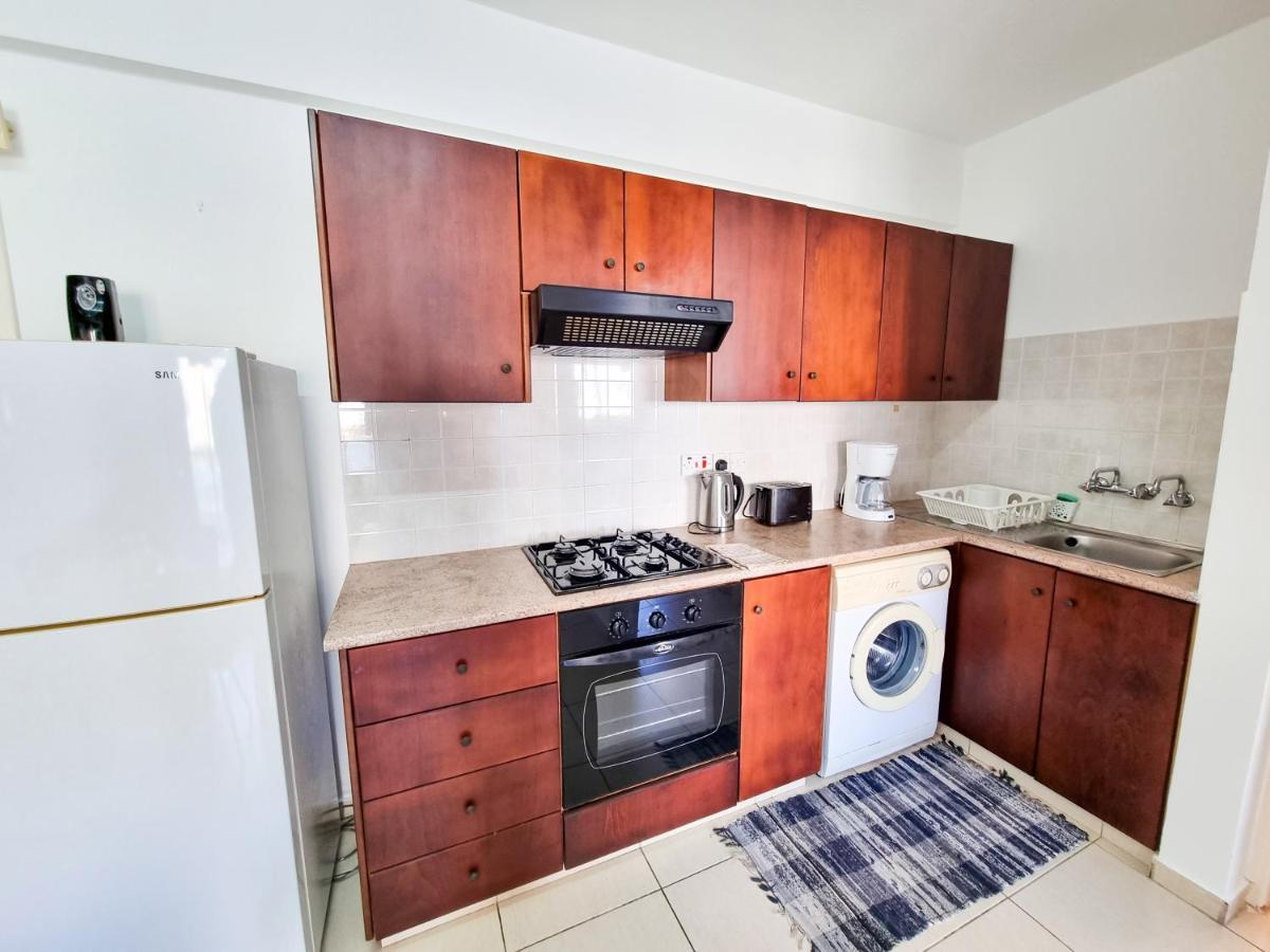 Seaside Heaven Apartment With Pool Larnaca Bagian luar foto