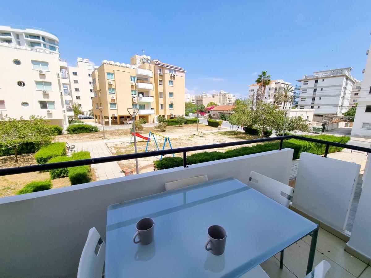 Seaside Heaven Apartment With Pool Larnaca Bagian luar foto